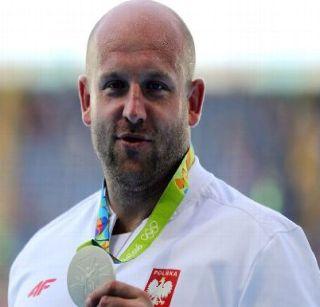 'Silver Medal' won for cancer treatment | कॅन्सर पीडित मुलाच्या उपचारासाठी त्याने विकलं रिओमध्ये जिंकलेलं 'सिल्व्हर मेडल' 'Silver Medal' won for cancer treatment | कॅन्सर पीडित मुलाच्या उपचारासाठी त्याने विकलं रिओमध्ये जिंकलेलं 'सिल्व्हर मेडल'