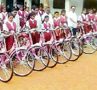 Dissolute under the cycle distribution scheme | सायकल वाटप योजनेत दिरंगाई Dissolute under the cycle distribution scheme | सायकल वाटप योजनेत दिरंगाई