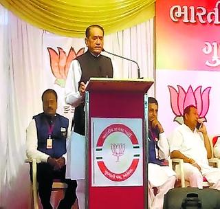 Akola will not let the funds fall short! | अकोल्यासाठी निधी कमी पडू देणार नाही! Akola will not let the funds fall short! | अकोल्यासाठी निधी कमी पडू देणार नाही!