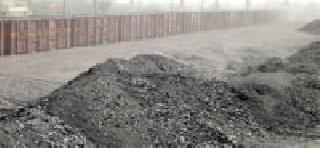 Coal plunged with a heavy weight | कोळसा मालधक्याने वणीकर त्रस्त Coal plunged with a heavy weight | कोळसा मालधक्याने वणीकर त्रस्त