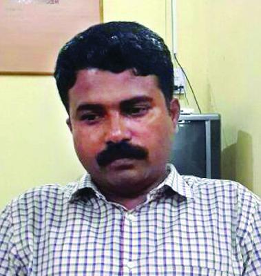 Satara's two arrested for taking a bribe | साताराच्या दोघांना लाच घेताना अटक Satara's two arrested for taking a bribe | साताराच्या दोघांना लाच घेताना अटक