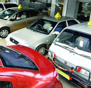 The old vehicles market on the shore continues | कोपरीत जुन्या वाहनांचा बाजार सुरूच