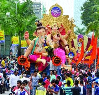Patchwork disruption in Bappa's arrival | बाप्पाच्या आगमनात खड्ड्यांचे विघ्न Patchwork disruption in Bappa's arrival | बाप्पाच्या आगमनात खड्ड्यांचे विघ्न
