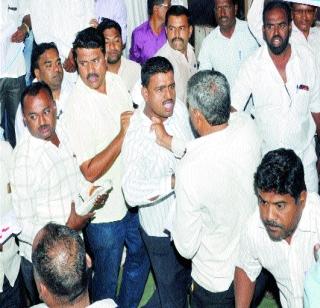 Teacher's free style in the city! | नगरमध्ये शिक्षकांची फ्री स्टाईल! Teacher's free style in the city! | नगरमध्ये शिक्षकांची फ्री स्टाईल!