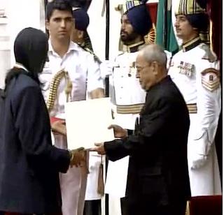Sindhu, Sakshi, Deepala Khel Ratna Award | सिंधू, साक्षी, दीपाला खेलरत्न पुरस्कार प्रदान Sindhu, Sakshi, Deepala Khel Ratna Award | सिंधू, साक्षी, दीपाला खेलरत्न पुरस्कार प्रदान