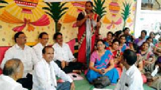 Retain the teacher team about additional teacher adjustment | अतिरिक्त शिक्षक समायोजनाबद्दल शिक्षक संघाचे धरणे