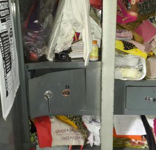 7 lakhs of lapses in Solapur- | सोलापूर - आलेगाव येथे दरोडा टाकून 7 लाखांचा ऐवज लंपास 7 lakhs of lapses in Solapur- | सोलापूर - आलेगाव येथे दरोडा टाकून 7 लाखांचा ऐवज लंपास