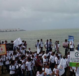 The organism-filled organism form | मुख्यमंत्र्यांनी भरला अवयवदानाचा फॉर्म The organism-filled organism form | मुख्यमंत्र्यांनी भरला अवयवदानाचा फॉर्म