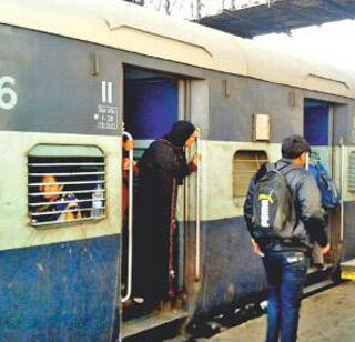 Slowly on the Mumbai-Nashik railway route, the traffic started | मुंबई-नाशिक रेल्वे मार्गावर संथगतीने वाहतूक सुरु Slowly on the Mumbai-Nashik railway route, the traffic started | मुंबई-नाशिक रेल्वे मार्गावर संथगतीने वाहतूक सुरु