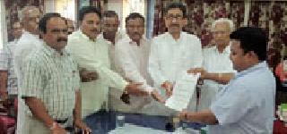 Muggers of farmers buying mung beans | मूग खरेदीत शेतकऱ्यांची थट्टा