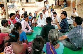 Here are the benefits of various schemes called hawk | येथे हाक देऊन दिल्या जाते विविध योजनांचा लाभ Here are the benefits of various schemes called hawk | येथे हाक देऊन दिल्या जाते विविध योजनांचा लाभ