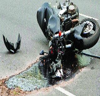 In 102 months, 102 bikes have been killed in six months | सहा महिन्यांत १0२ दुचाकीस्वार ठार In 102 months, 102 bikes have been killed in six months | सहा महिन्यांत १0२ दुचाकीस्वार ठार