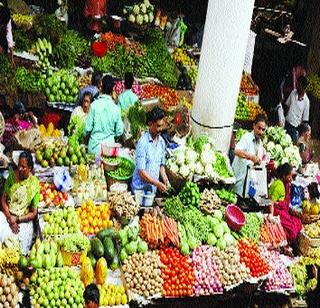 Vegetable prices dropped, okra, cabbage Rs 5 bucks | भाजीपाल्याचे दर घसरले, भेंडी, कोबी ५ रुपये किलो Vegetable prices dropped, okra, cabbage Rs 5 bucks | भाजीपाल्याचे दर घसरले, भेंडी, कोबी ५ रुपये किलो