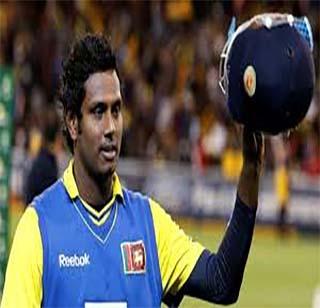 'Bouncer' hit on Mathews helmet | मॅथ्यूजच्या हेल्मेटवर आदळला ‘बाऊन्सर’ 'Bouncer' hit on Mathews helmet | मॅथ्यूजच्या हेल्मेटवर आदळला ‘बाऊन्सर’