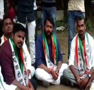 VIDEO: The year-old pothole on the road laid by the NCP, youth | VIDEO : युवक राष्ट्रवादीने घातले रस्त्यावरील खड्ड्याचे वर्षश्राद्ध VIDEO: The year-old pothole on the road laid by the NCP, youth | VIDEO : युवक राष्ट्रवादीने घातले रस्त्यावरील खड्ड्याचे वर्षश्राद्ध