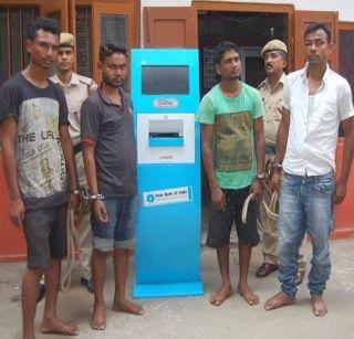The rugged thieves put a steal in the passbook printing machine instead of an ATM | अडाणी चोरांनी ATM ऐवजी पासबूक प्रिटिंग मशीन केली चोरी The rugged thieves put a steal in the passbook printing machine instead of an ATM | अडाणी चोरांनी ATM ऐवजी पासबूक प्रिटिंग मशीन केली चोरी