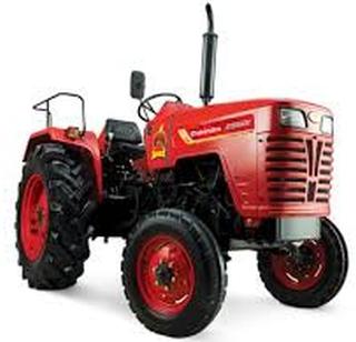 VIDEO: There is no carriage and no trace of tractors | VIDEO- बैल नसल्याने आता पोळ्याला ट्रॅक्टरांची मिरवणूक VIDEO: There is no carriage and no trace of tractors | VIDEO- बैल नसल्याने आता पोळ्याला ट्रॅक्टरांची मिरवणूक