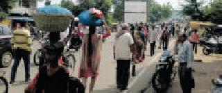 The speed of cities slowed down by the wheels of Auto | आॅटोेच्या चाकांनी मंदावली शहरांची गती The speed of cities slowed down by the wheels of Auto | आॅटोेच्या चाकांनी मंदावली शहरांची गती