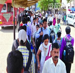 Rickshaw strike | रिक्षा संपामुळे मुंबईकरांचे हाल Rickshaw strike | रिक्षा संपामुळे मुंबईकरांचे हाल