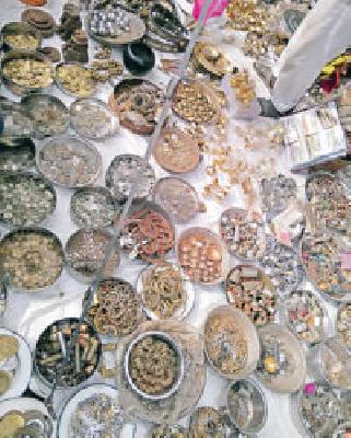 The ancient coins were sold ... | प्राचीन नाणी विक्रीला... The ancient coins were sold ... | प्राचीन नाणी विक्रीला...