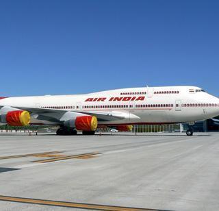 Psychiatric pilot threatens 200 passengers; | मनोरुग्ण वैमानिकाने २०० प्रवाशांचा जीव घातला धोक्यात Psychiatric pilot threatens 200 passengers; | मनोरुग्ण वैमानिकाने २०० प्रवाशांचा जीव घातला धोक्यात