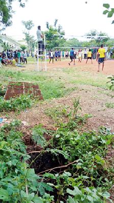 School volleyball competition dislikes | शालेय व्हॉलिबॉल स्पर्धा असुविधांच्या गर्तेत School volleyball competition dislikes | शालेय व्हॉलिबॉल स्पर्धा असुविधांच्या गर्तेत