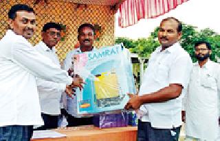 Honor of farmers in Ghonsa | घोन्सा येथे शेतकऱ्यांचा सन्मान Honor of farmers in Ghonsa | घोन्सा येथे शेतकऱ्यांचा सन्मान