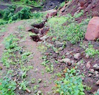 Pune-Ghodeewadi-Ummwadi road went down | पुणे - घोडेवाडी-उंबरवाडी रस्ता गेला वाहून Pune-Ghodeewadi-Ummwadi road went down | पुणे - घोडेवाडी-उंबरवाडी रस्ता गेला वाहून