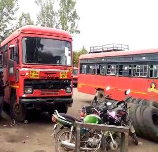 'Eclipse' of impotence of 'folk dance' in Washim district | वाशिम जिल्ह्यात ‘लोकवाहिनी’ला नादुरूस्तीचे ‘ग्रहण’ 'Eclipse' of impotence of 'folk dance' in Washim district | वाशिम जिल्ह्यात ‘लोकवाहिनी’ला नादुरूस्तीचे ‘ग्रहण’