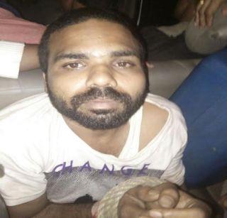 Chakan police chased cine stars and made 3 robbers dead | चाकण पोलिसांनी सिनेस्टाइल पाठलाग करून ३ दरोडेखोरांना केलं जेरबंद Chakan police chased cine stars and made 3 robbers dead | चाकण पोलिसांनी सिनेस्टाइल पाठलाग करून ३ दरोडेखोरांना केलं जेरबंद