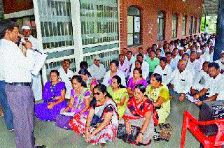 A front organization of the tahsil office of the teacher organization | शिक्षक संघटनेचा तहसील कार्यालयावर मोर्चा A front organization of the tahsil office of the teacher organization | शिक्षक संघटनेचा तहसील कार्यालयावर मोर्चा