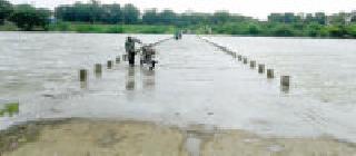 Water from bridge: | पुलावरून पाणी : Water from bridge: | पुलावरून पाणी :