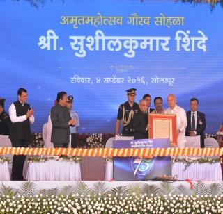 Shinde's struggling life is inspirational for the nation - the President | शिंदेंचे संघर्षमय जीवन देशासाठी प्रेरणादायी- राष्ट्रपती