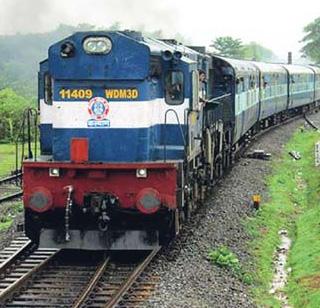 Stop the Dadar-Sawantwadi train in the lamp | दादर-सावंतवाडी ट्रेनला दिव्यात थांबा Stop the Dadar-Sawantwadi train in the lamp | दादर-सावंतवाडी ट्रेनला दिव्यात थांबा