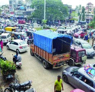 Flyover in Panvel; Buy in the market | पनवेलमध्ये चक्का जाम; बाजारपेठेत खरेदीला उधाण Flyover in Panvel; Buy in the market | पनवेलमध्ये चक्का जाम; बाजारपेठेत खरेदीला उधाण