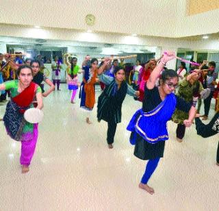 Wisjarana leaseem, cymbals decorated | विसर्जनाला लेझीम, झांजेचा साज Wisjarana leaseem, cymbals decorated | विसर्जनाला लेझीम, झांजेचा साज