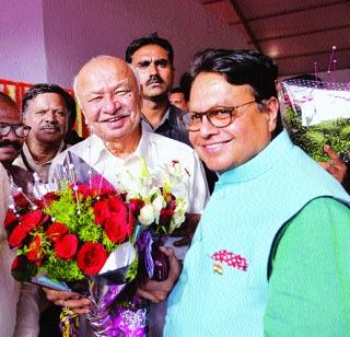 Shinde's struggling life is inspirational | शिंदे यांचे संघर्षमय जीवन प्रेरणादायी Shinde's struggling life is inspirational | शिंदे यांचे संघर्षमय जीवन प्रेरणादायी