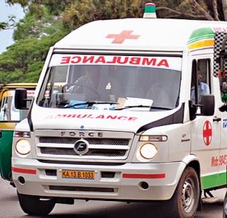 Wait for the ambulance | रुग्णवाहिकेला वाट द्या