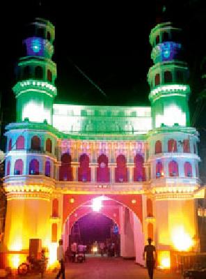 Ganesh Festival of Chandrapura, which is beautifully decorated | आकर्षक रोषणाईने सजला चंद्रपुरातील गणेशोत्सव Ganesh Festival of Chandrapura, which is beautifully decorated | आकर्षक रोषणाईने सजला चंद्रपुरातील गणेशोत्सव