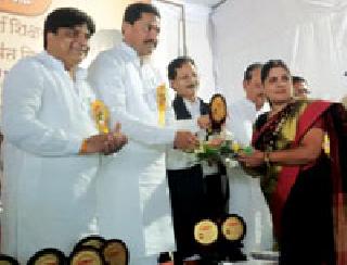 The role of teachers in the development of students is important | विद्यार्थ्यांच्या विकासात शिक्षकांची भूमिका महत्त्वाची The role of teachers in the development of students is important | विद्यार्थ्यांच्या विकासात शिक्षकांची भूमिका महत्त्वाची