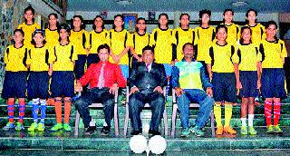 Pawar's school girls' football team at the state level | पवार स्कूलच्या मुलींचा फुटबॉल संघ राज्यपातळीवर