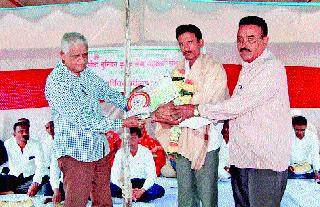Agricultural award to farmers from Goda union | गोदा युनियनकडून शेतकऱ्यांना कृषी पुरस्कार