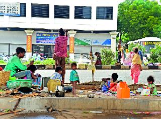 Asura flyover, | आसरा उड्डाणपुलाचा, निवारा धोक्याचा ‘
