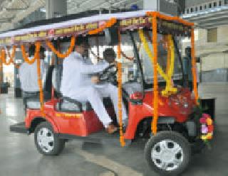 Escalator facility until March | मार्चपर्यंत एस्कलेटरची सोय Escalator facility until March | मार्चपर्यंत एस्कलेटरची सोय