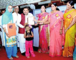 Gaurajnacha's pride: | गुरुजनांचा गौरव :