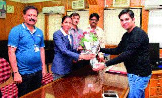 The athlete will appeal to the voter registration to do the poetry Raut | धावपटू कविता राऊत करणार मतदार नोंदणीसाठी आवाहन The athlete will appeal to the voter registration to do the poetry Raut | धावपटू कविता राऊत करणार मतदार नोंदणीसाठी आवाहन