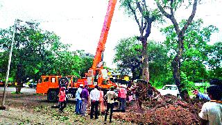 Nuisance from so-called environmentalists | तथाकथित पर्यावरणवाद्यांकडून उपद्रव Nuisance from so-called environmentalists | तथाकथित पर्यावरणवाद्यांकडून उपद्रव