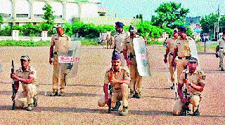 Distress near the sports complex in Yeola; Police firing | येवल्यातील क्रीडा संकुलाजवळ दंगल; पोलिसांचा गोळीबार