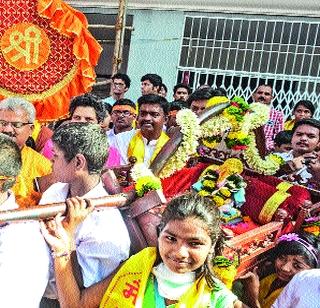 Wakitika gave up to Ganaraya | वंचितांनी दिला गणरायला निरोप Wakitika gave up to Ganaraya | वंचितांनी दिला गणरायला निरोप