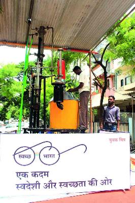 Preparation of the scene in the final stage | देखाव्याची तयारी अंतिम टप्प्यात Preparation of the scene in the final stage | देखाव्याची तयारी अंतिम टप्प्यात